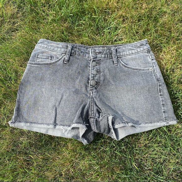 2/$15 🌸 Universal Thread Gray Button High Rise Shortie - Picture 1 of 5